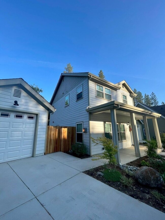 Building Photo - Modern 3 Bedroom 2.5 Bathroom House Close to Downtown Nevada City