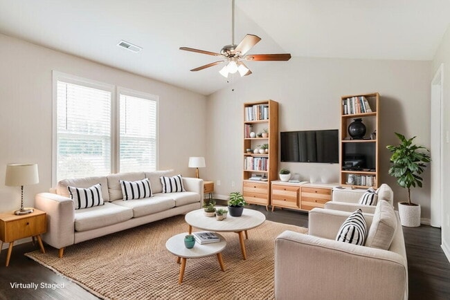 Photo - 900 Sandyhill Rd