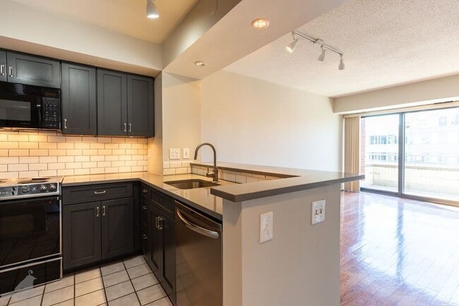 Building Photo - 1401 17th St NW