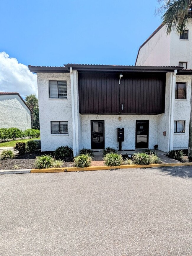 Building Photo - Annual turnkey furnished or short term 2/ ... Rental