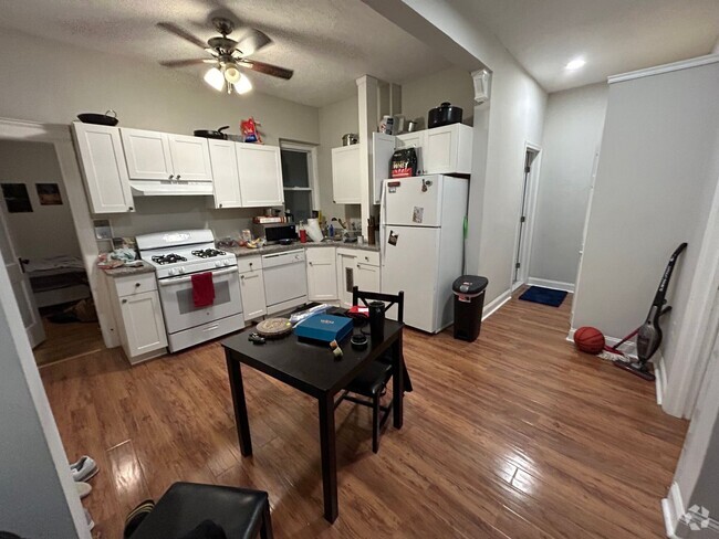 Building Photo - 9/1/25 Spacious two-level 3BR/2BA near Pac... Rental