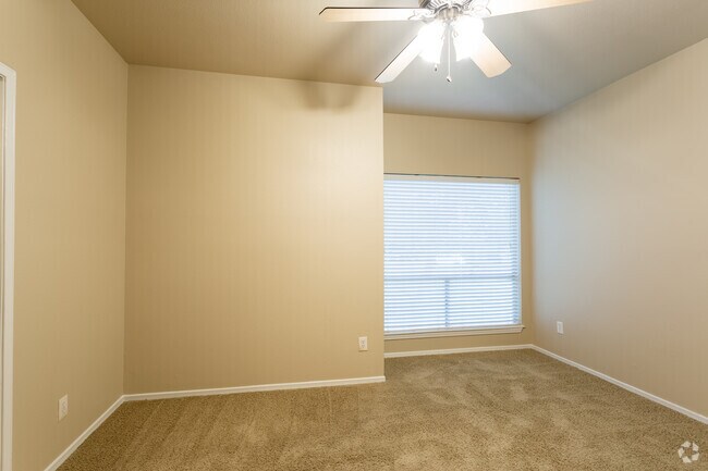 1BR, 1BA - 640SF