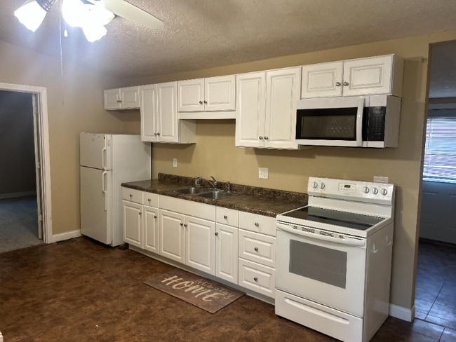 Photo - 1637 Hoefgen St