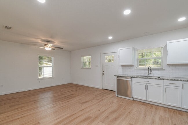 Photo - 5880 Beech Dr