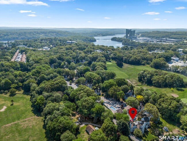 2124 Old Pond Ln