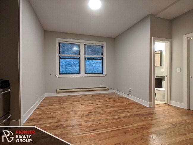 Building Photo - 4542 N Damen Ave Unit 102