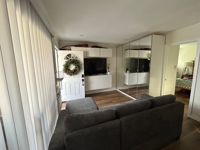 Photo - 1316 N Hollywood Way Unit B