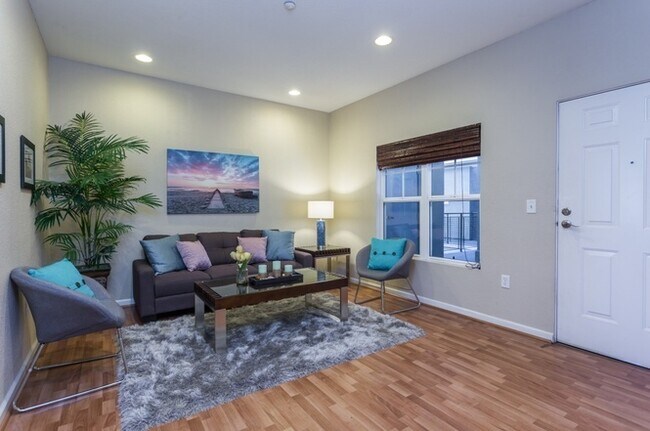Photo - EPIC REA:  2BR/2B Beautiful Condo w/ 2 Parking Spaces in the Heart of Emeryville