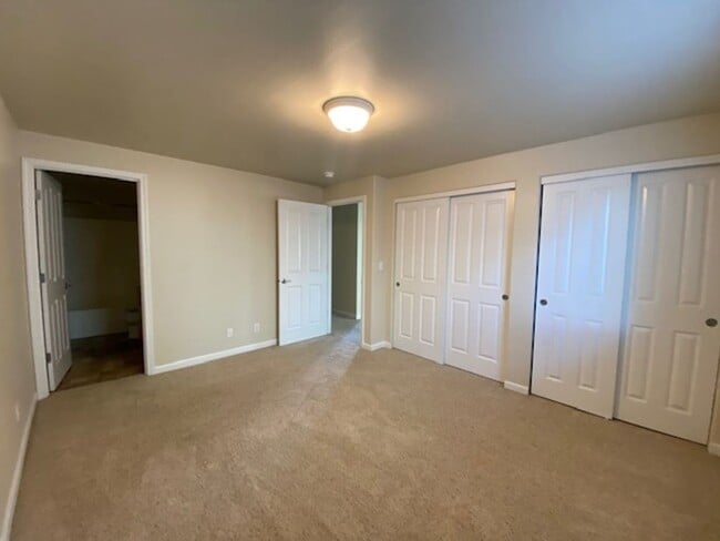 Photo - 3 Bedroom on Dead End Street!!