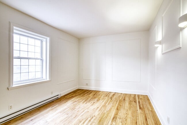 Photo - 2060 Rue du Fort Unit 8