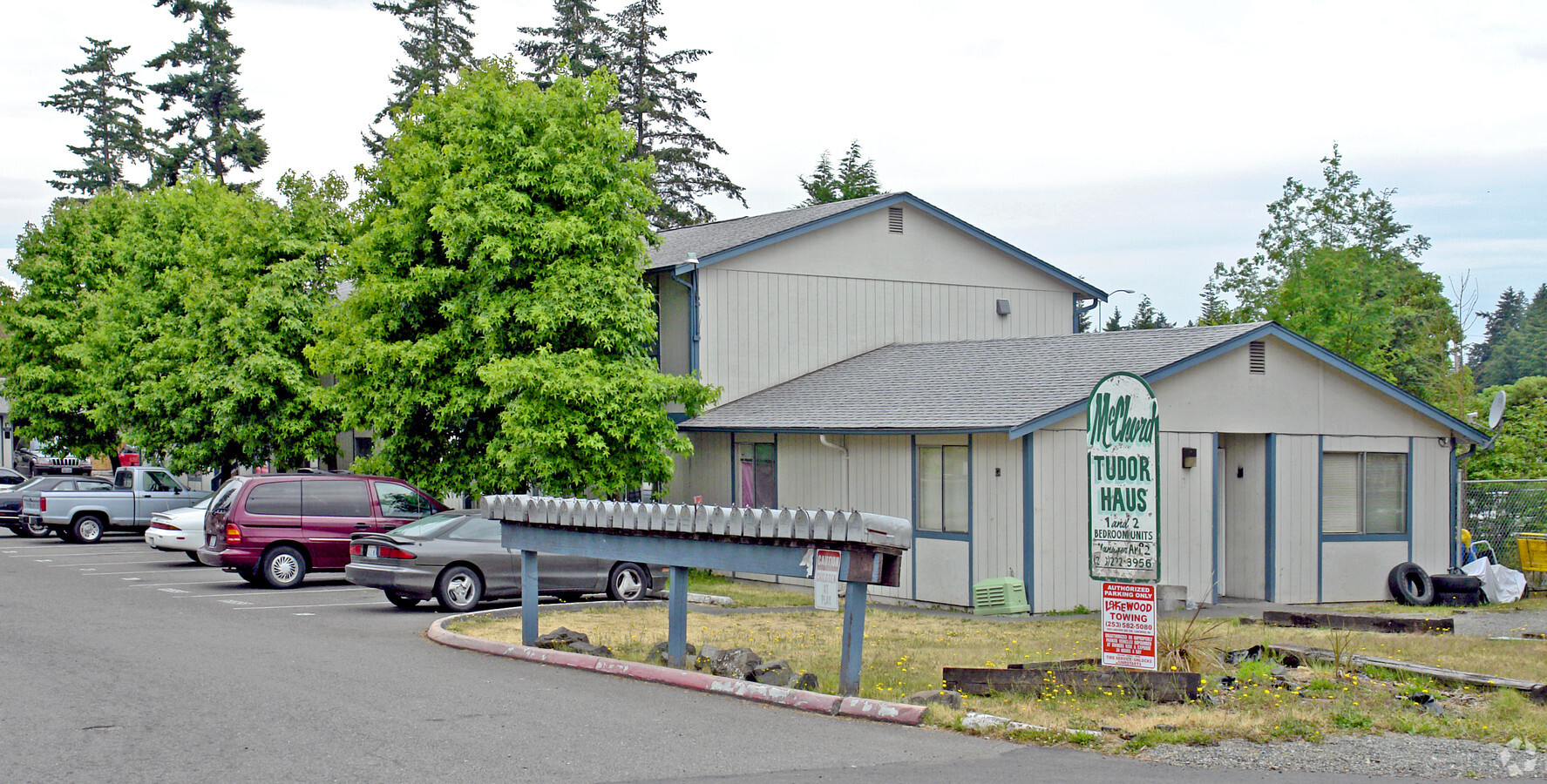 McChord Tudor Haus - McChord Tudor Haus Apartments