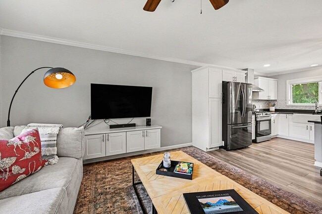 2104 Highfield Rd