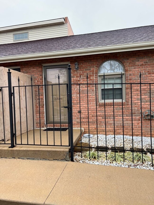 Building Photo - 2 bedroom/2.5 bath Condo Kingsport, TN