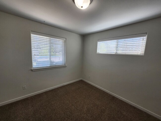 Photo - 2 Bed/1.5 Bath Triplex with Attached Garage - Emerson Ave Unit 3