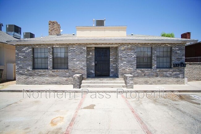 Building Photo - 3403 Pershing Dr Unit 3