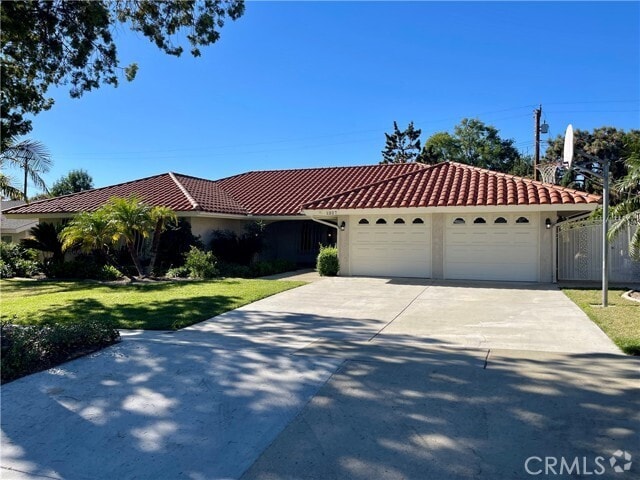 Building Photo - 1327 Stanford Way Rental