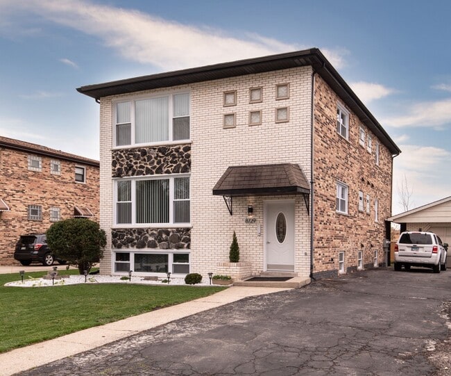 Building Photo - 8729 W 73rd Pl Unit 2