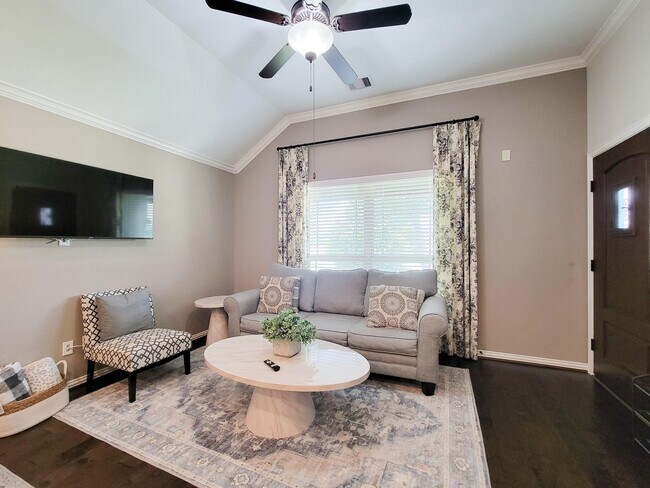 Photo - 22902 Henderson Row Dr