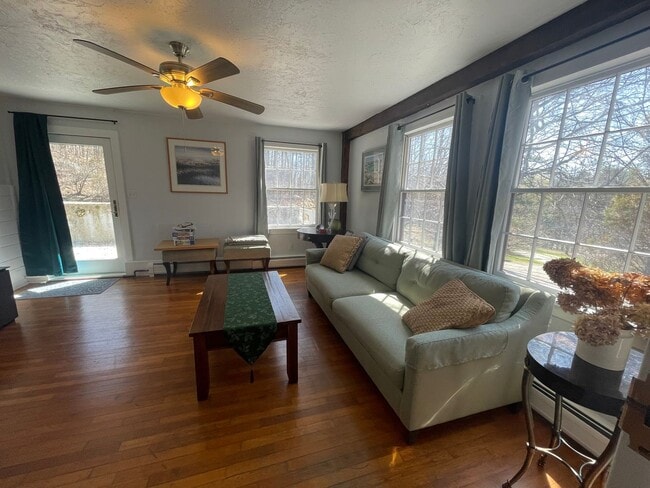 Photo - 182 Division St Unit Lower