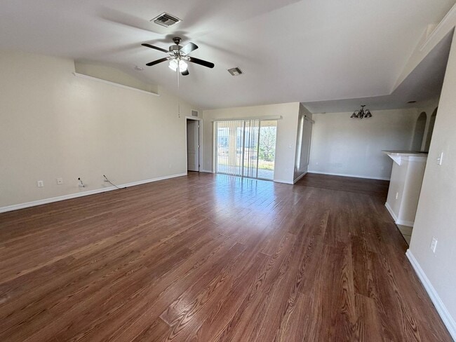 Photo - 3925 22nd St W