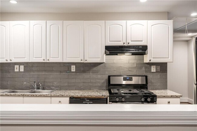 Photo - 60 Cleveland St SE