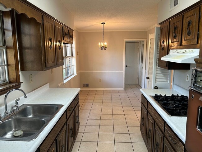 Photo - 842 Farmington Dr N