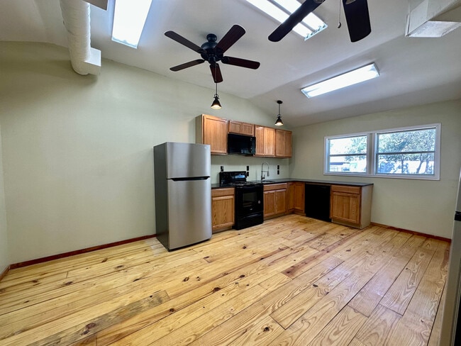 Photo - 5249 Jones Rd Unidad A