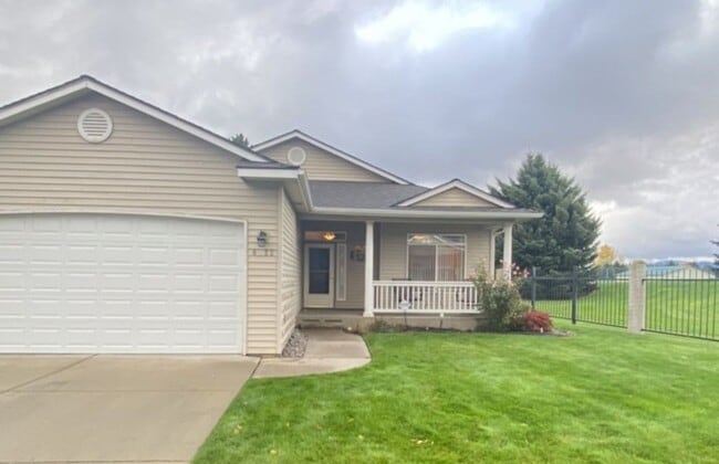 Building Photo - Cozy Home in a Gated Community!