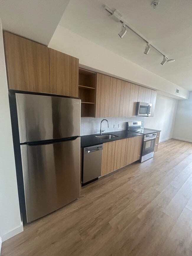 Building Photo - 810 E 28th St Unit S2 Rental
