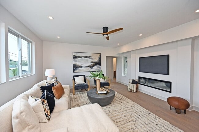 Photo - 3 Bed, 3.5 Bath - Modern, sleek & steps fr...