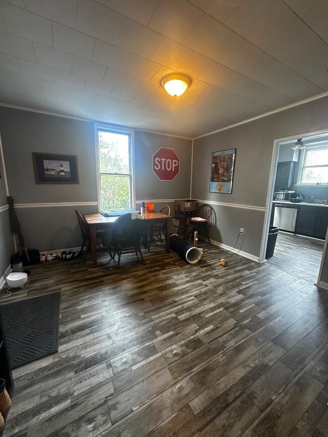 Photo - 829 Stewart St