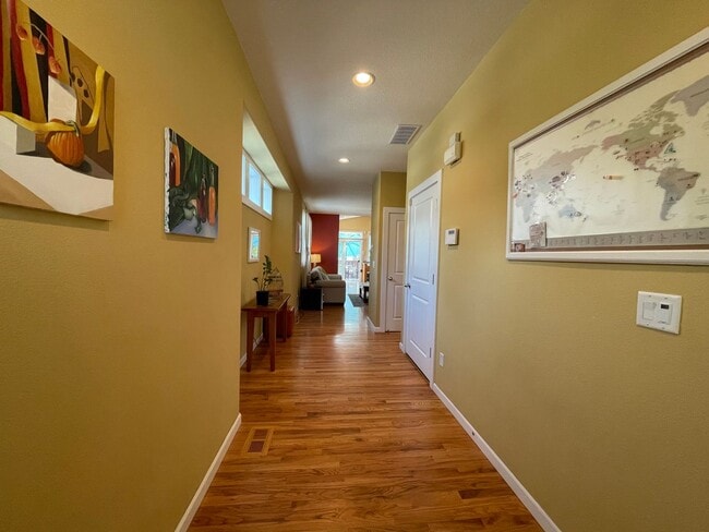 Photo - Lovely Townhouse with 2 Bedroom 1.5 Bathro...