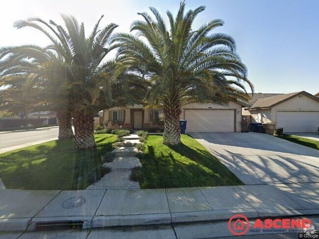 Building Photo - Stunning Home Close to Golf Course!