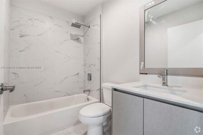 Building Photo - 2555 NE 193rd St Unit 2202 Rental