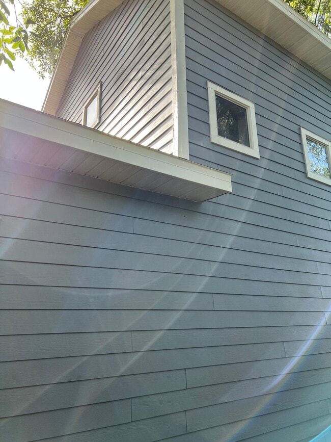 Building Photo - 1926 W 13th St