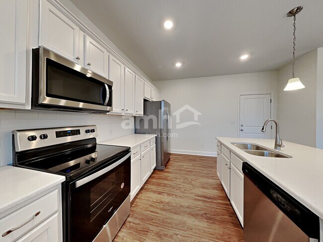 Photo - 180 Larragan Dr