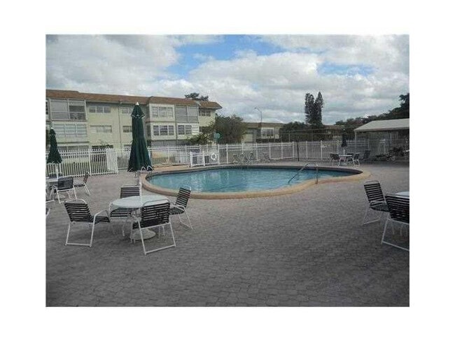 Photo - 613 S State Rd 7 Unit 3E