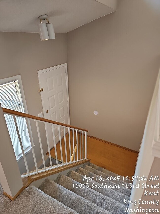 Photo - East hill Kent 2 story home for rent - 3 b...