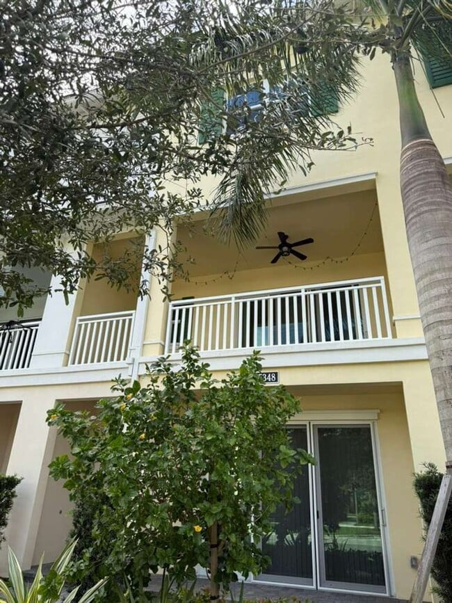 Building Photo - Rare Find! Designer 4-Bed Townhome in the ...