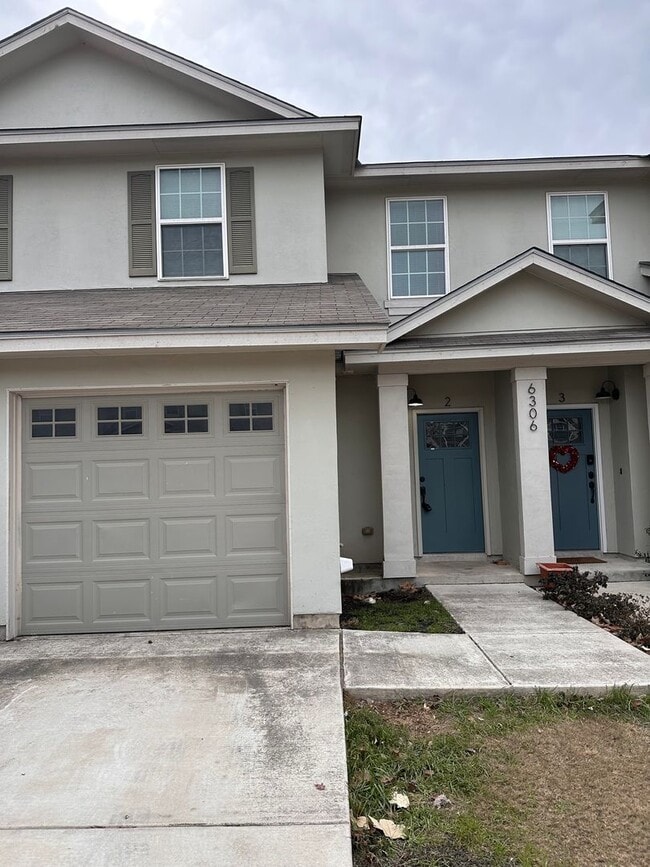 Building Photo - Beautiful Townhome Convenient to Randolph, New Braunfels, and more