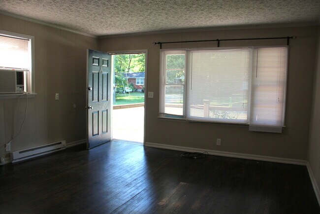 Photo - 2 Bedroom / 2 Bath Apartment with w/d hookups in East Nashville!