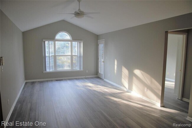 Photo - 5400 Pine Aires Dr