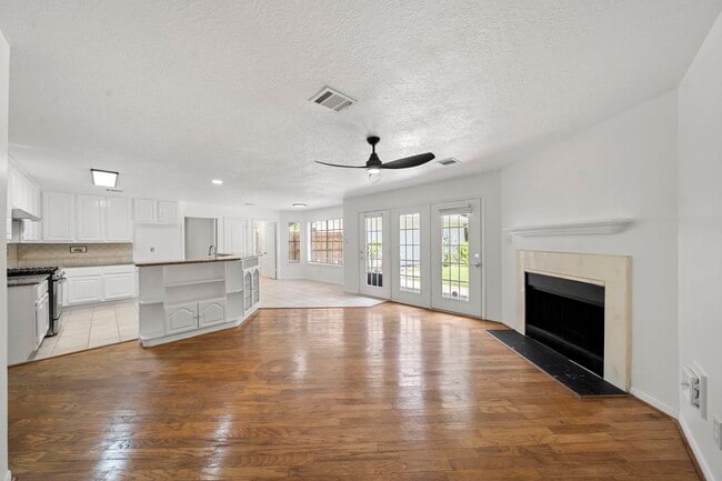 Building Photo - 2406 Parkwood Ln Rental