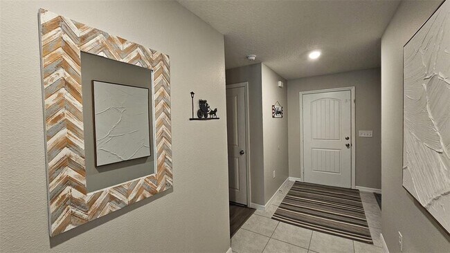 Photo - 308 Lake Lucerne Way