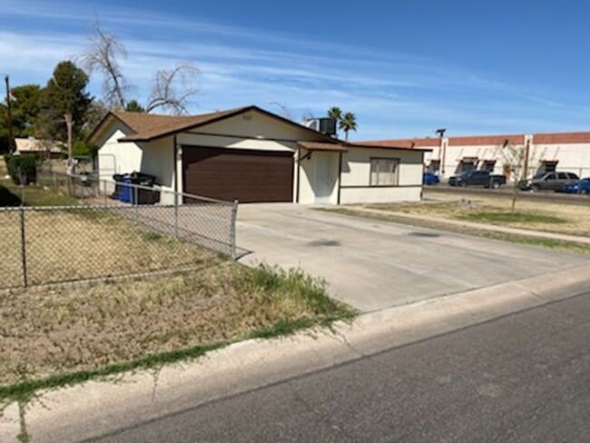 Building Photo - Move-In Ready & Modern: Fully Remodeled 4BD with Massive Yard