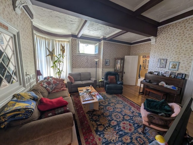 Photo - 109 Ross St House
