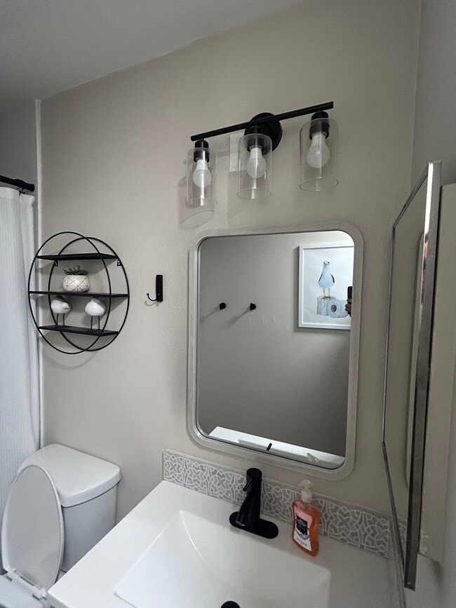 Building Photo - 108 Flint St