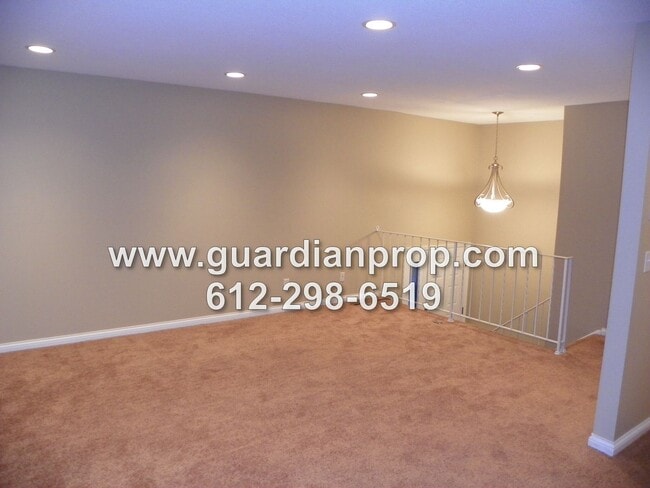 Photo - Woodbury Side by Side Available October 1, Family Room, Large Deck, Attached Garage