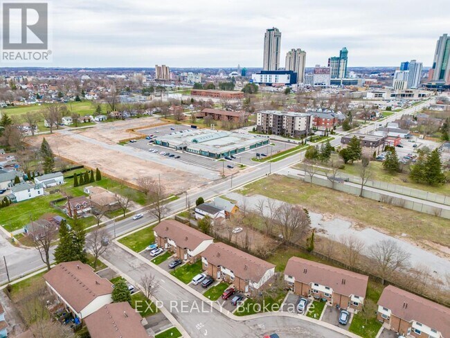 Photo - 5938 Dunn St