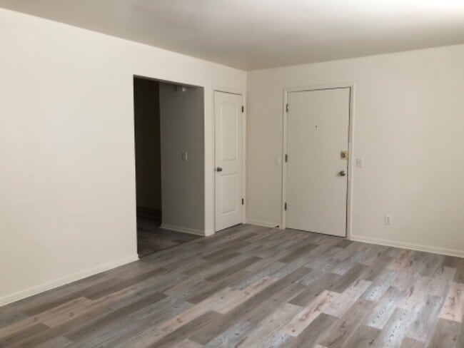 Photo - 4825 Lovell Ln Unit 5